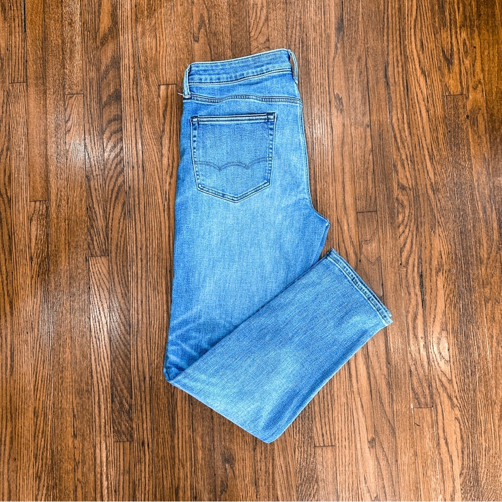 Classic Men's Light Blue Denim Jeans
